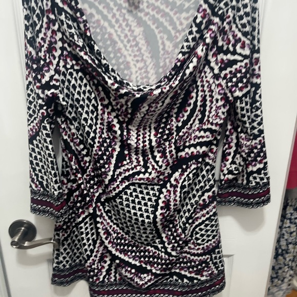 White House Black Market Fitted Graphic Blouse with Cuffed 3/4 Sleeves - Picture 3 of 11